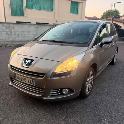 Peugeot 5008 7 places Allure 2011